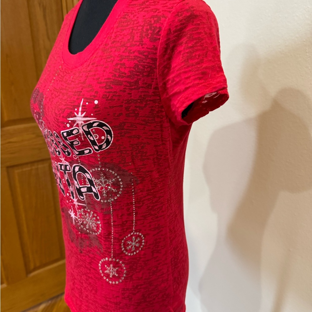 Festive Red 'Kissed Santa' Women's Tee - Picture 2 of 7